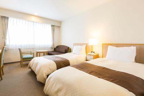 Hanazono Kaikan Stop at Hanazono Kaikan to discover the wonders of Kyoto. The property has everything you need for a comfortable stay. Daily housekeeping, wheelchair accessible, 24-hour front desk, facilities for dis