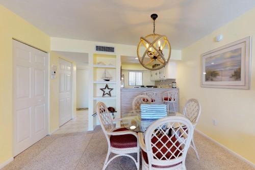 Runaway Bay Condos - image 11