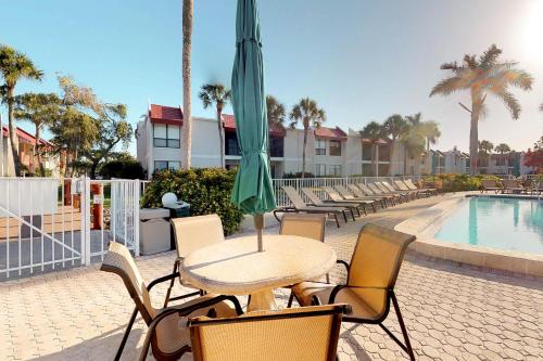 Runaway Bay Condos - image 11