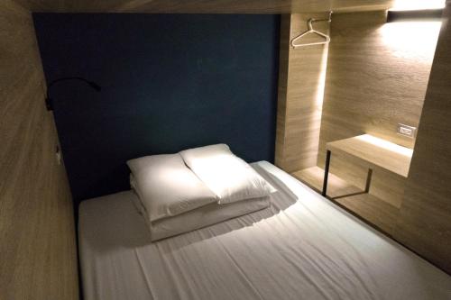 DONGMEN 3 Hostel Located in Daan District, Dongmen 3 Capsule Inn is a perfect starting point from which to explore Taipei. The property offers a wide range of amenities and perks to ensure you have a great time. Servi