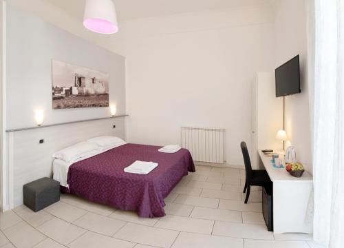 Deluxe King Room image 5