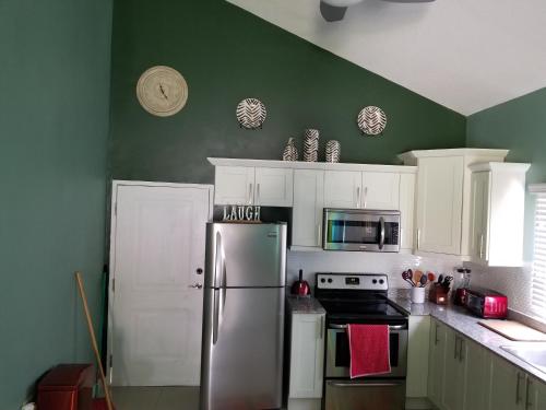 Konyha, Caymanas estate beautiful two bedroom suites in Portmore