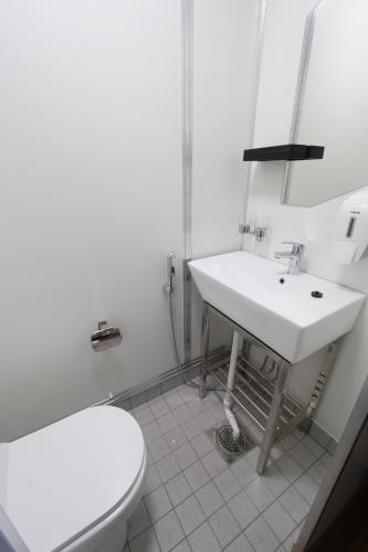 Bathroom, Hotel Citi Inn in Tampere