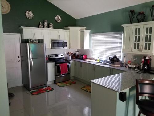 Konyha, Caymanas estate beautiful two bedroom suites in Portmore