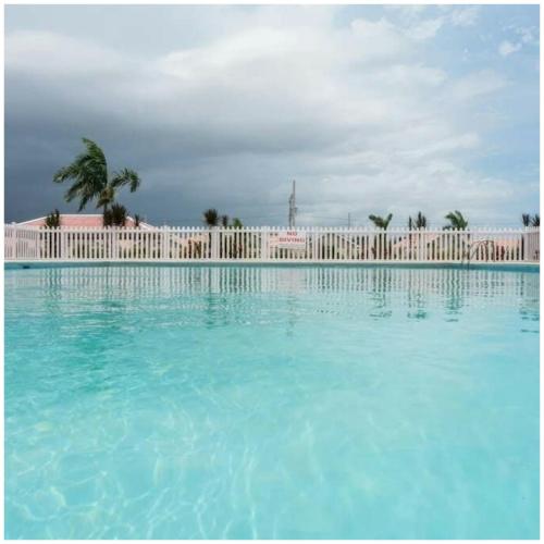 Úszómedence, Caymanas estate beautiful two bedroom suites in Portmore