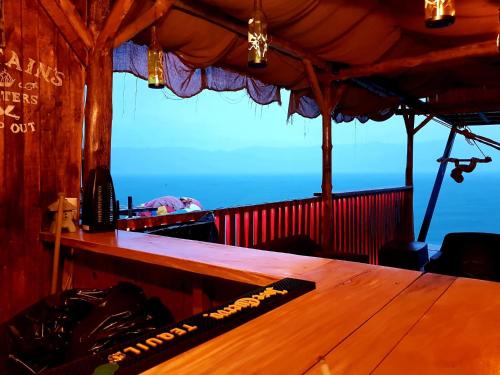 Captain Morgan Hostel Lake Coatepeque in Santa Ana