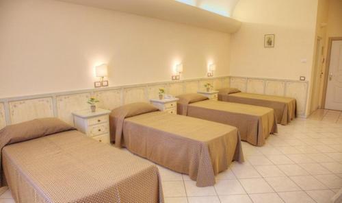 Superior Quadruple Room image 4