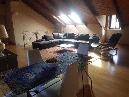 Koplietošanas atpūtas telpa ar TV, La Morona in Rocchetta Tanaro