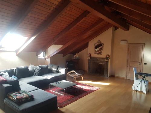 Koplietošanas atpūtas telpa ar TV, La Morona in Rocchetta Tanaro