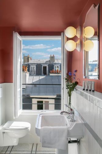 room detail thumbnail 2