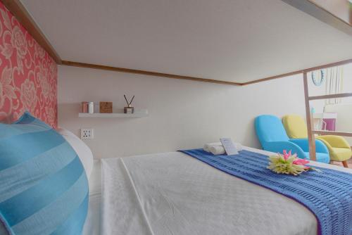 Feel Osaka Yu - Hostel Room Type - Twin Room (Two 47 in Beds) - Non-Smoking