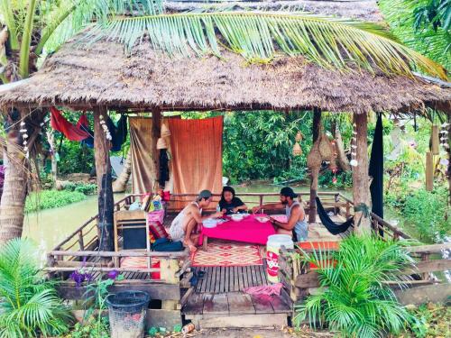 レストラン, Family Batcave Homestay in バタンバン