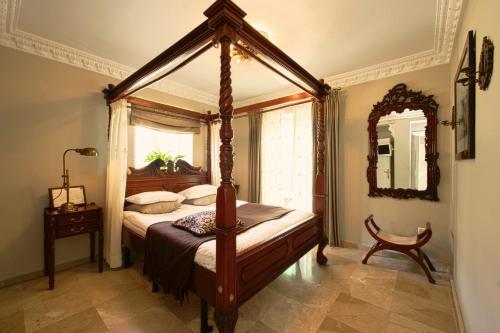 The Town House - Adults Only photo 4