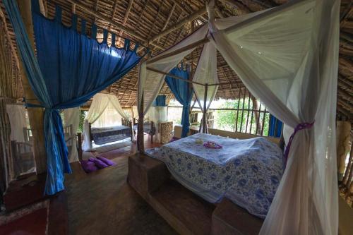 Chole Mjini Treehouses Lodge - Tap to explore photos