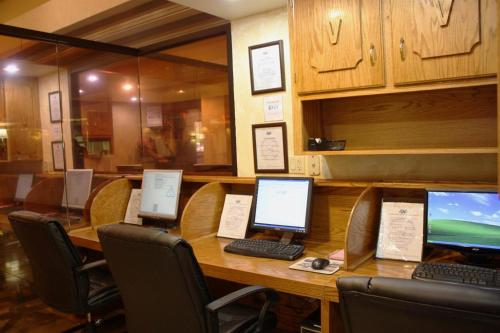 Ramada by Wyndham Viscount Suites Tucson East - image 2