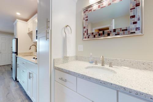 The Holiday House Condominiums - image 11