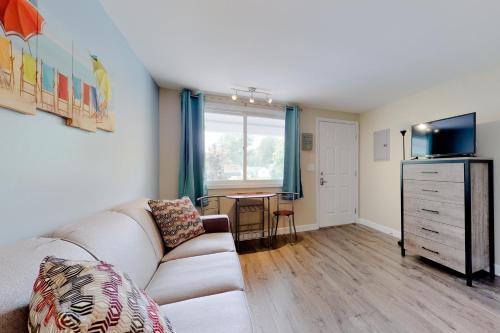 The Holiday House Condominiums - image 10