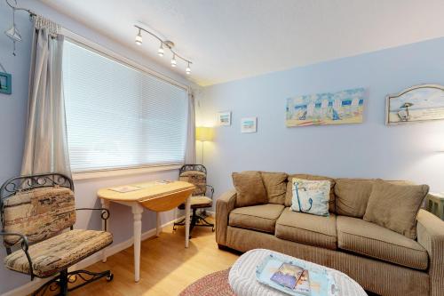 The Holiday House Condominiums - image 2