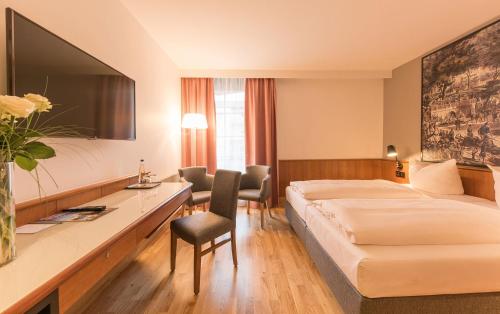 Hotel Bayerischer Hof - image 12