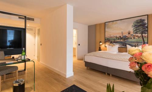 Hotel Bayerischer Hof - image 13