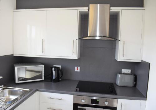Kitchen, Kelpies Serviced Apartments Alexander- 2 Bedrooms in Falkirk