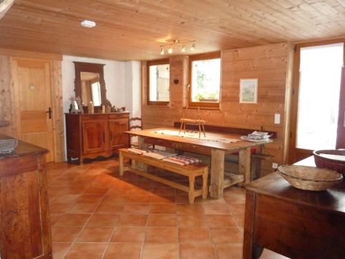 CHALET VERMEILLE gîte à louer Marnaz