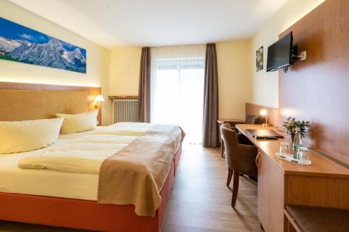布魯薩特伽尼酒店 (Hotel Garni Brunnthaler) in 加米施-帕藤基興市中心