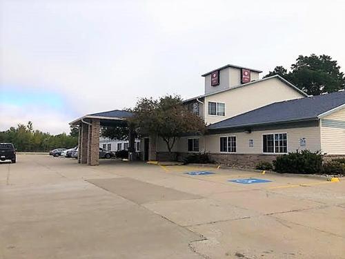 Regency Inn - image 10