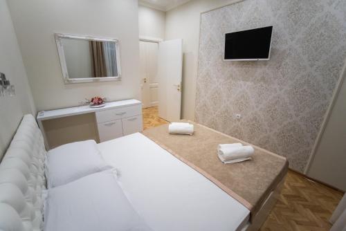Center Deluxe Garni Hotel - image 3