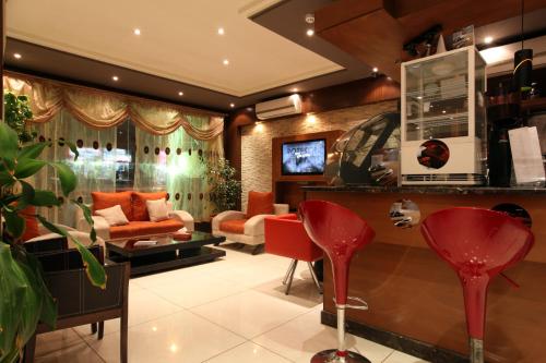 Taleen Alsulaimanyah Serviced Apartments - Tap to explore photos