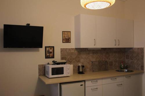  Liza's ground floor apartment in Piräus