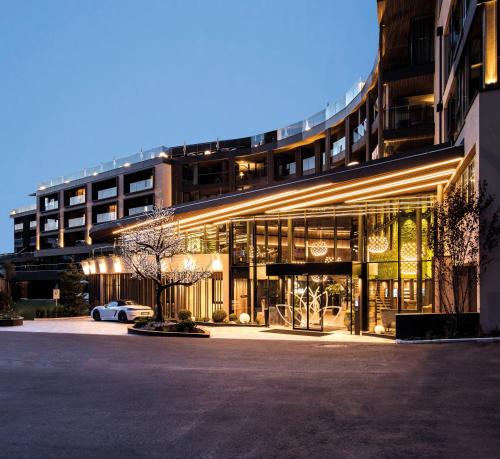 Amonti Wellnessresort - Hotel - Cadipietra / Steinhaus