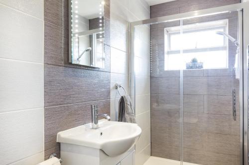 James Cook's Retreat - main image