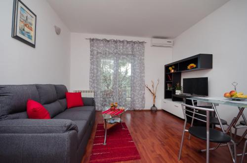 Apartments Miljenko - image 12