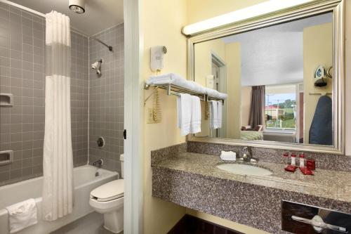 Double Room with Two Double Beds - Smoking