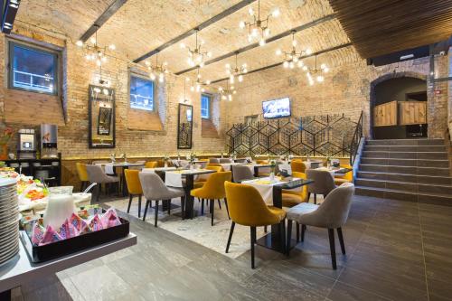 ห้องอาหาร, มาร์ควิส โฮเทล การ์นี (Marquise Hotel Garni) in วราซาร์