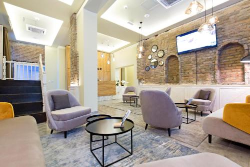 ห้องส่วนกลางสำหรับนั่งเล่น/ดูทีวี, มาร์ควิส โฮเทล การ์นี (Marquise Hotel Garni) in วราซาร์