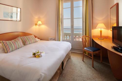 Superior Double or Twin Room with Sea View