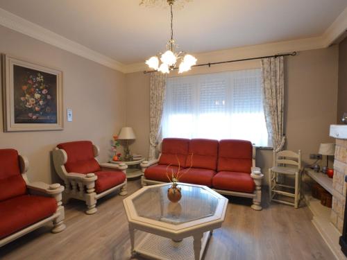  Lavish Villa in Tienen with Terrace & Garden, Unterkunft in Tienen