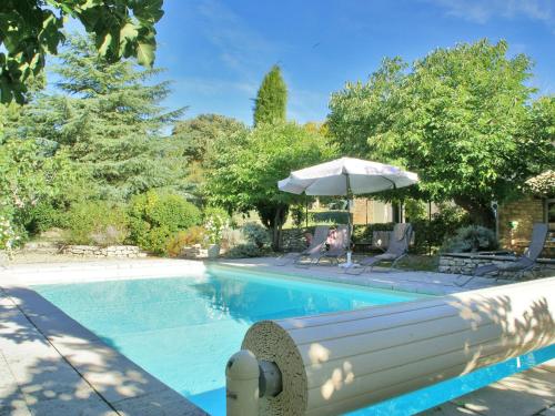 Stylish villa with private pool in the middle of a village in the beautiful Luberon - Accommodation - Viens