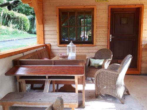 Tidy furnished apartment located in a wooded area - image 6