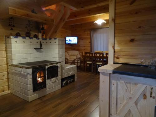 2 bedrooms, 7 beds