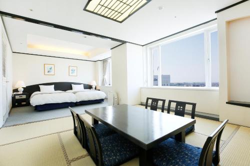 Twin Room with Tatami Area - Main Tower - Non-Smoking