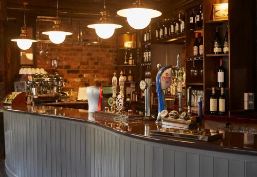 White Hart Hotel by Greene King Inns - image 3