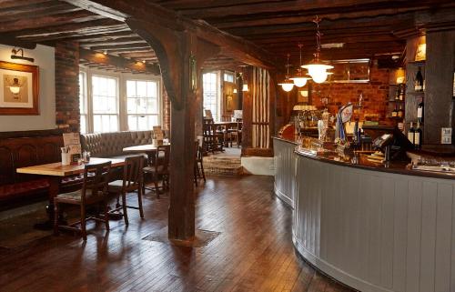 White Hart Hotel by Greene King Inns - image 4