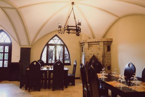 Restaurant, Vila Alsace Podu' cu Lanturi in Bacău