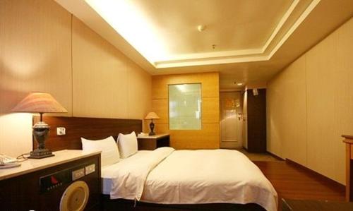 Zaw Jung Business Hotel