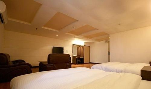 Zaw Jung Business Hotel