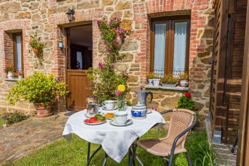  Casa La Escuela, Pension in Tuilla bei La Rebollada