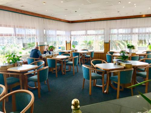Cafe Anton Confectionery | Cakes & Cookies